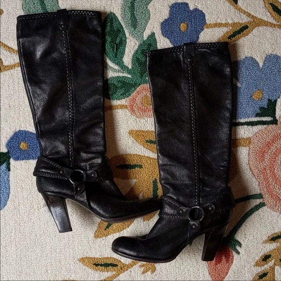 Frye Vicki Black Boots - Picture 2 of 10